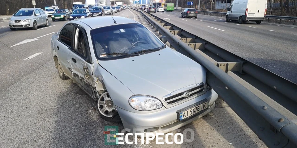 ДТП на Житомирській трасі поряд з "Чайкою"