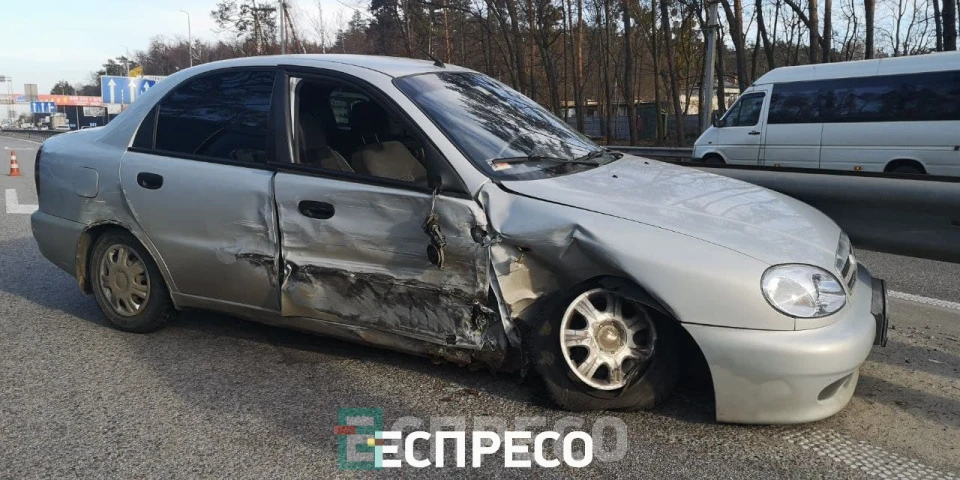 ДТП на Житомирській трасі поряд з "Чайкою"