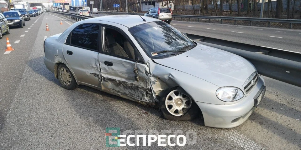 ДТП на Житомирській трасі поряд з "Чайкою"