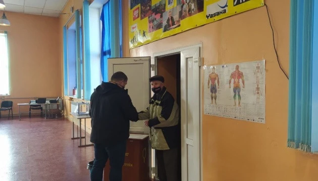 ЦВК назвала явку станом на 16:00 на довиборах до ВР на Донеччині та Прикарпатті