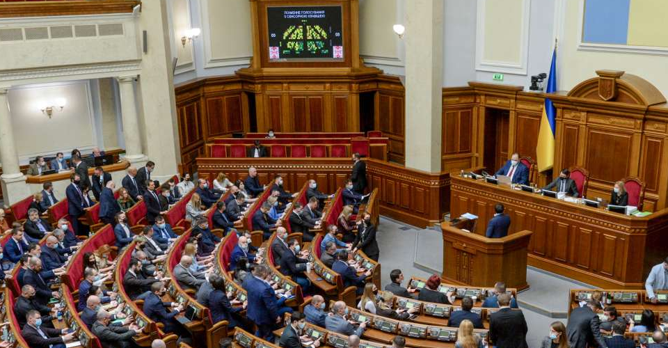 Дві фракції Ради подали заяву про відсторонення Стефанчука від розгляду законопроєкту про олігархів: парламент провалив голосування