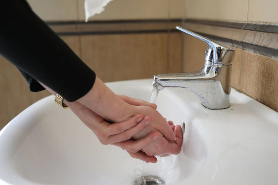 вода