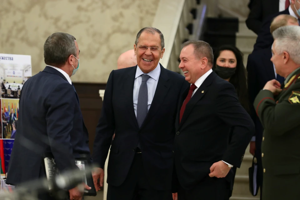Володимир Макей (праворуч) та глава МЗС РФ Сергій Лавров