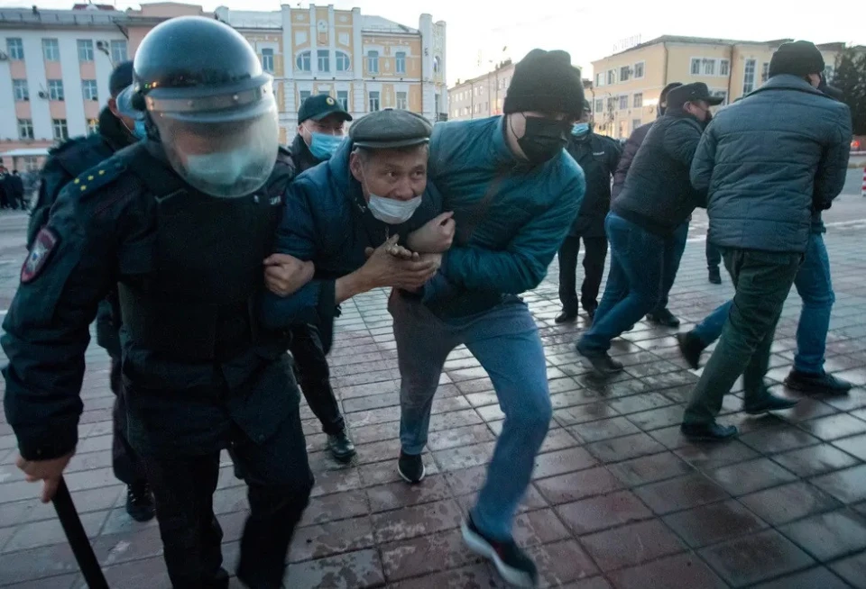 Затримання активіста російськими силовиками