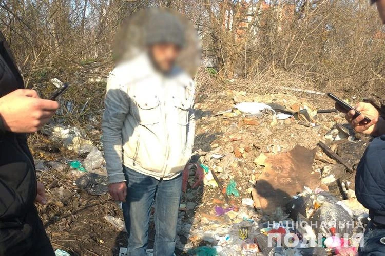 У Тернополі спіймали вандала, який на Микулинецькому цвинтарі пошкодив 80 могил