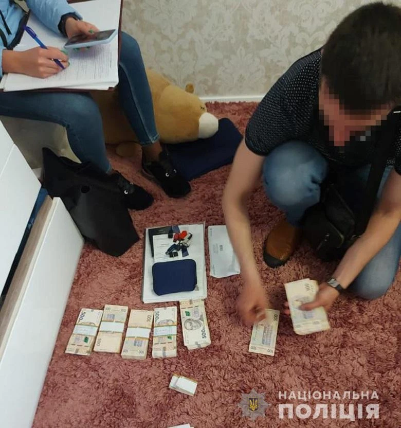 У Києві затримали чоловіка, який фіктивно одружував іноземців із українками