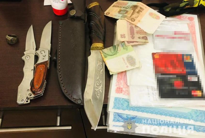 Вилучили понад 400 тис. грн: в Одесі поліція проводить обшуки у "представників криміналітету"