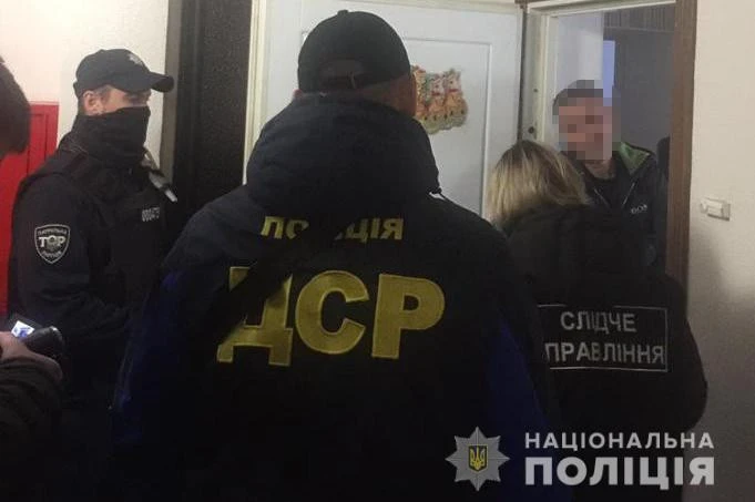 Вилучили понад 400 тис. грн: в Одесі поліція проводить обшуки у "представників криміналітету"