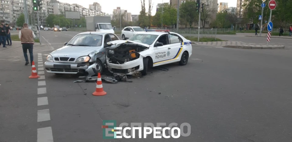 В Киеве столкнулись легковушка и автомобиль патрульных, есть пострадавший