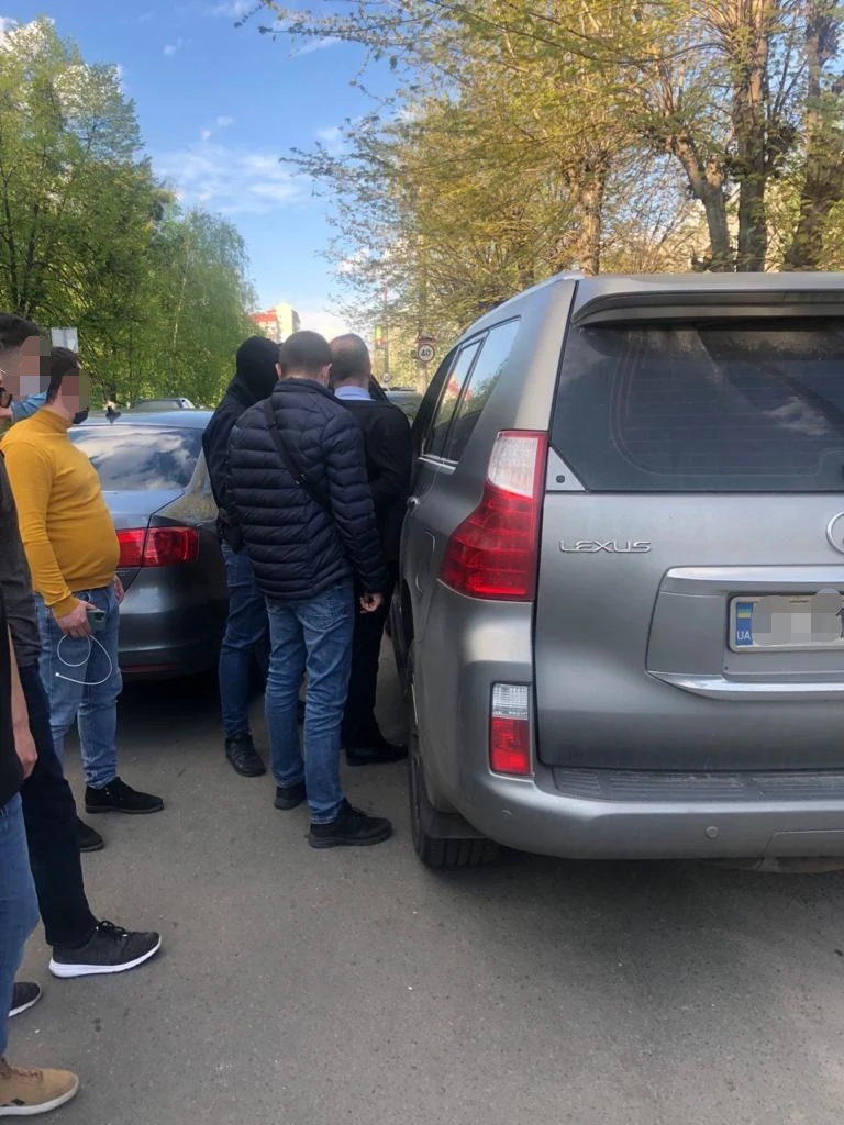 На Київщині за підозрою в шахрайстві затримали голову ОТГ