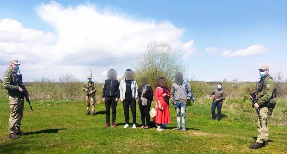 нелегали