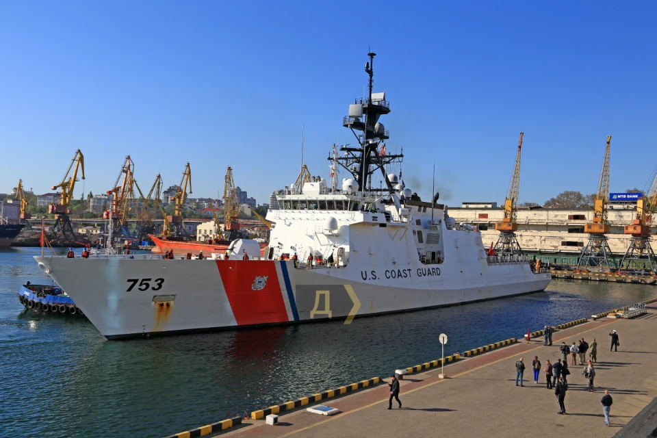 Американський фрегат берегової охорони USCGC Hamilton