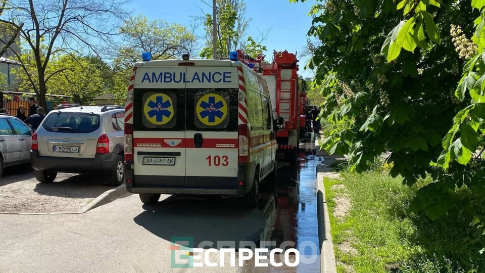 У Дніпровському районі Києва сталося задимлення квартири у багатоповерхівці