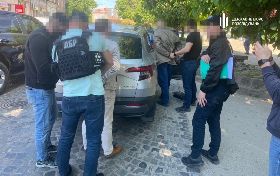 ГБР задержало на взятке в 180 тыс. грн двух налоговиков
