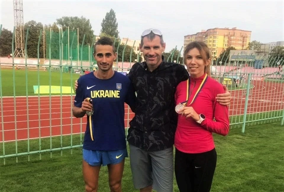 легкоатлети