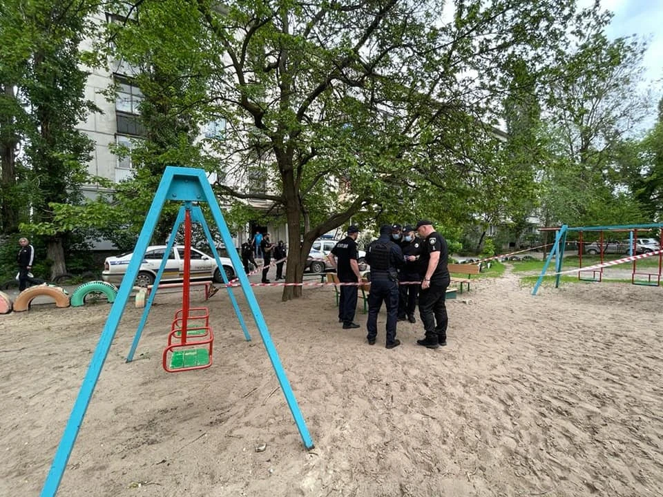 У Луганській області на дитмайданчику вибухнув боєприпас