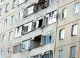 відкриті вікна багатоповерхівки