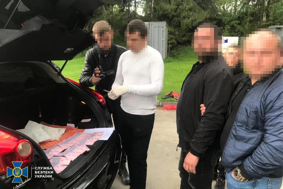 затримання поліцейського