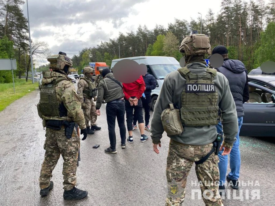 Під Києвом затримали банду, яка здійснювала розбійні напади і катувала людей