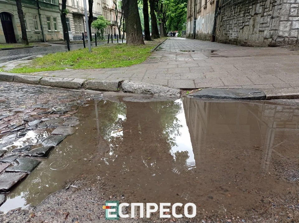 калюжі у Львові