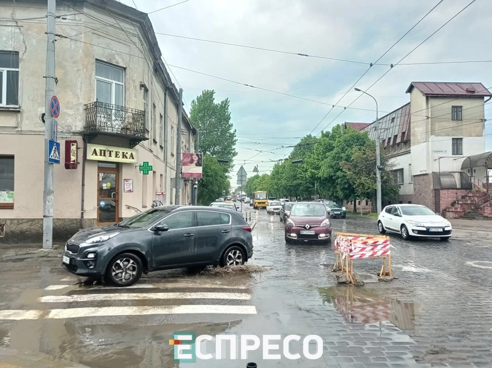 калюжі у Львові
