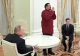 Стівен Сігал (в центрі) та Володимир Путін (ліворуч)