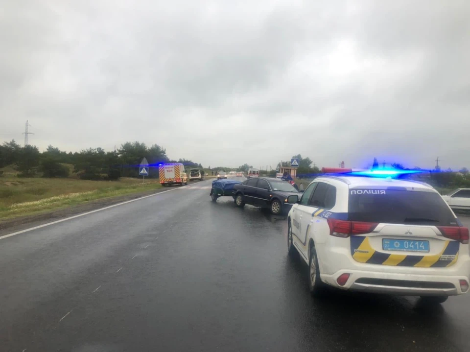 На Херсонщині зіткнулися п'ять автівок, постраждали вісім людей