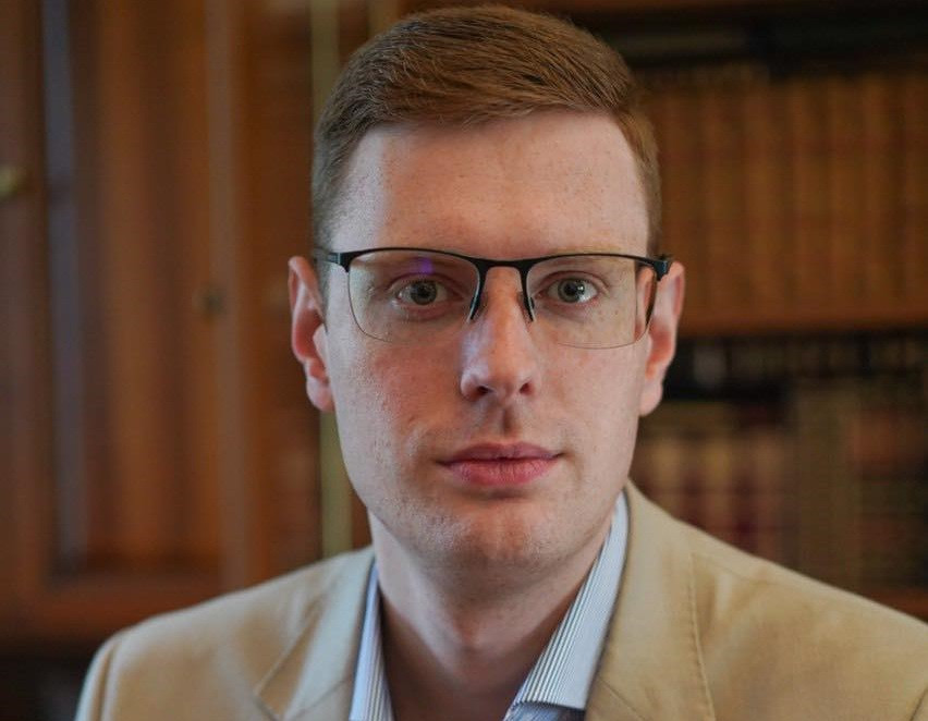 До осені ні про які, навіть бутафорні перемовини, не може йти мова, - політоглядач Смолій