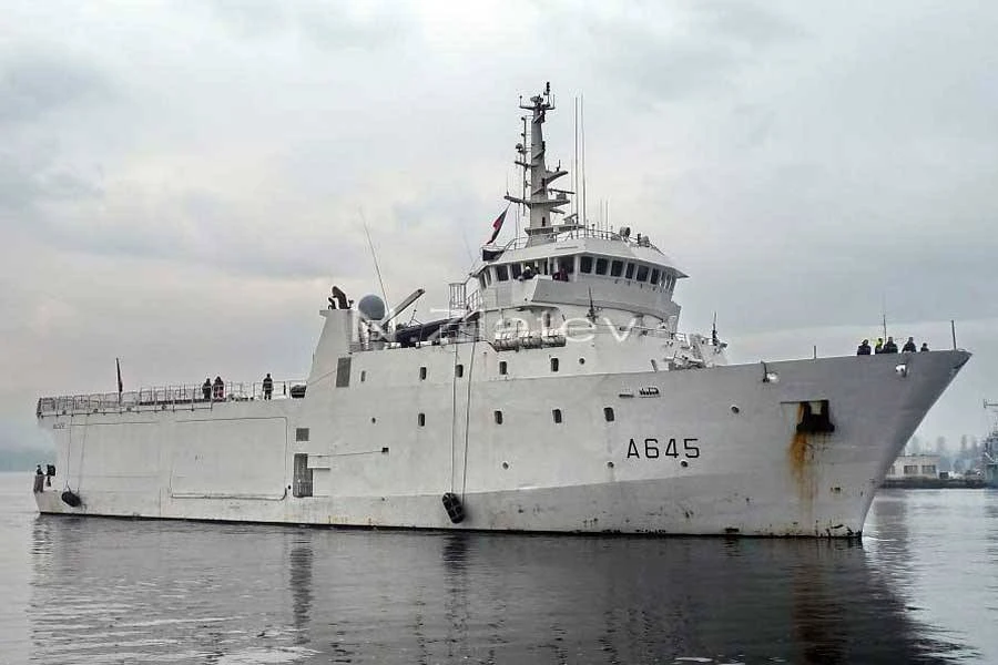 Розвідувально-водолазний корабель ВМС Франції ALIZE