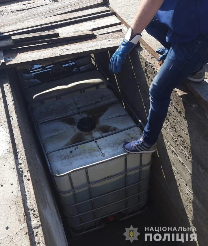 На Полтавщині військові крали пальне для бойових літаків і продавали його