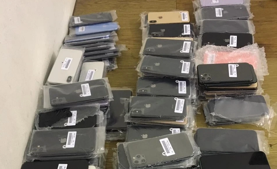 контрабанда IPhone