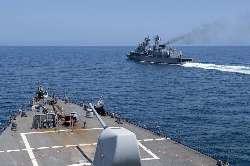 ракетний есмінець США вийшов з Чорного моря