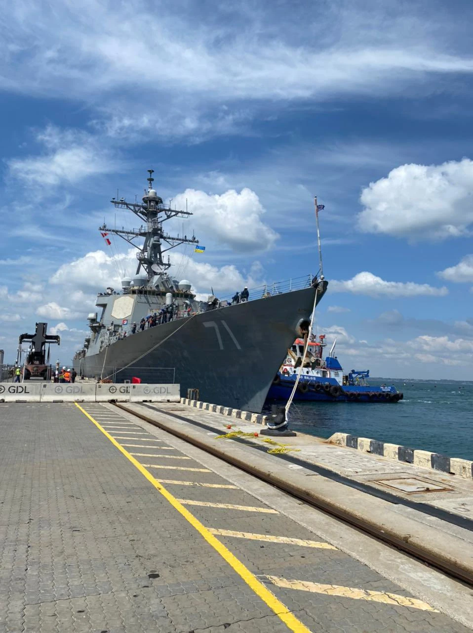 Есмінець USS Ross