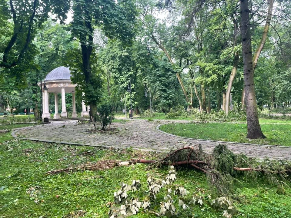 буря у львові