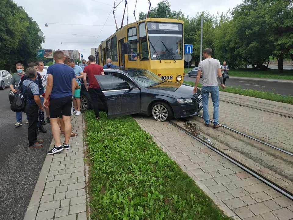 ДТП на Стуса