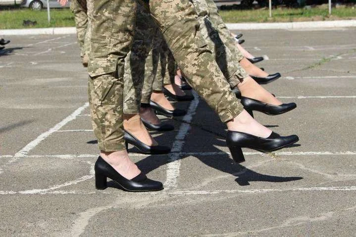 військові на підборах