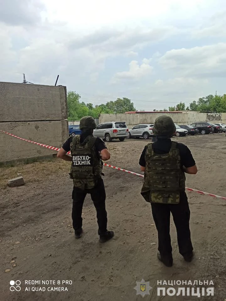 На Луганщині під автомобілем СБУ виявили предмет, який схожий на вибухівку
