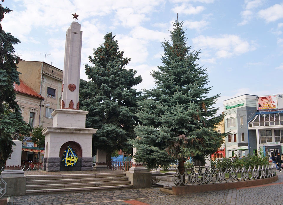 братська могила у Мукачеві