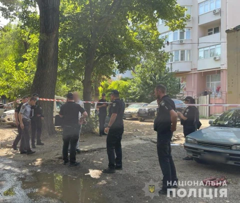 В Одесі на вулиці застрелили чоловіка, розпочато поліцейську операцію "Сирена"