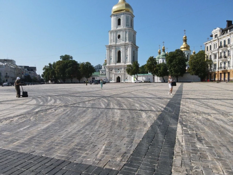 На Софійській площі в Києві автівки влаштували дрифт