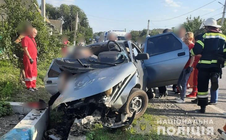На Одещині поліцейський автомобіль з'їхав у кювет, є потерпілий та загиблі