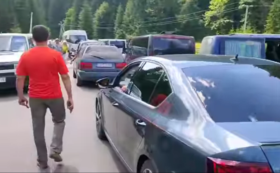 туристи на трасі
