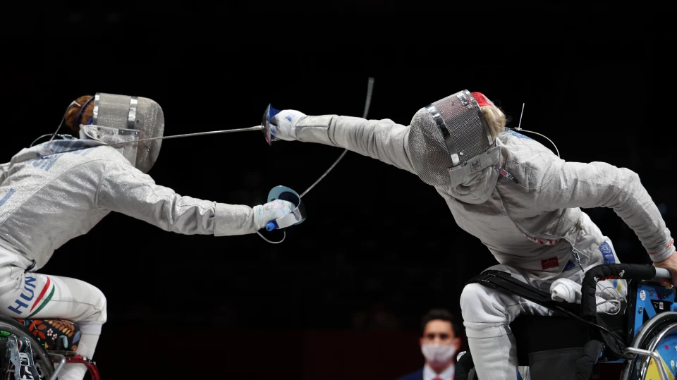 Євгенія Бреус (праворуч)