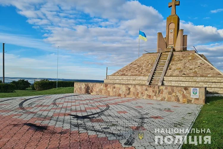 меморіал на горі Лисоня