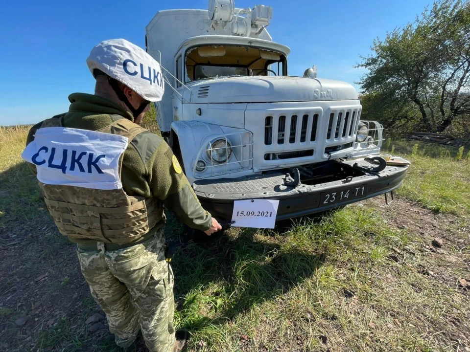 Окупаційні війська обстріляли вантажівку українських спостерігачів СЦКК