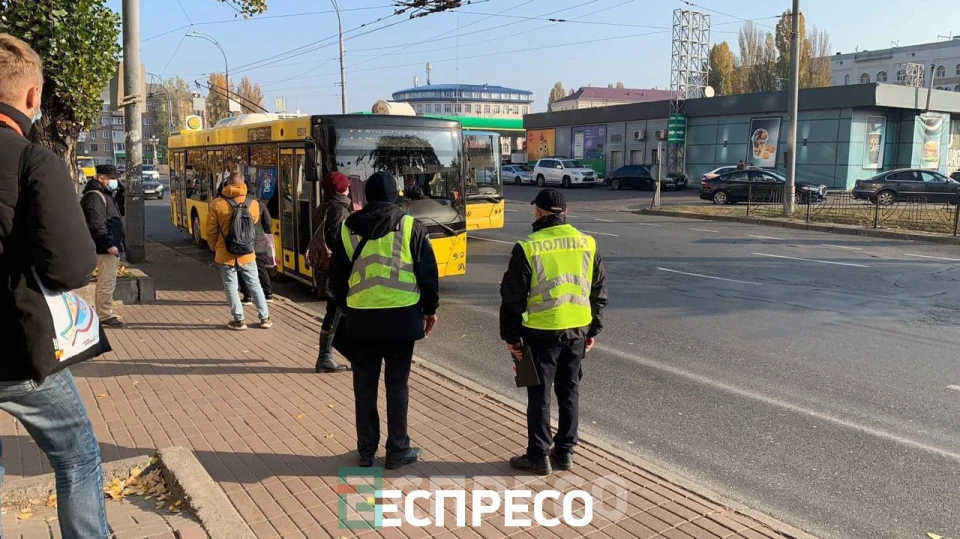 Проверки COVID-сертификатов в общественном транспорте и заведениях питания Киева
