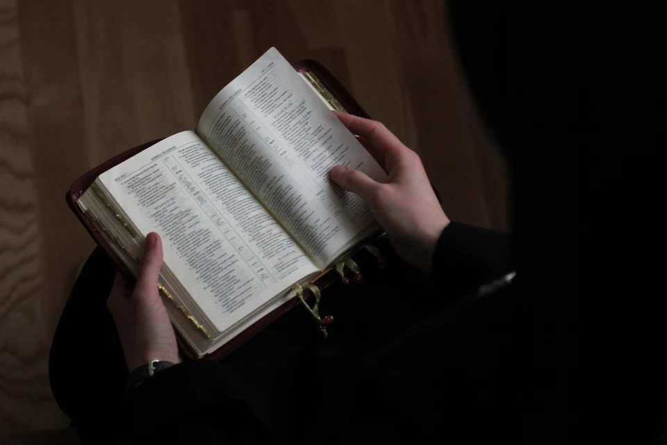 книга монахиня