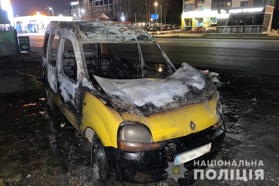 спалений автомобіль
