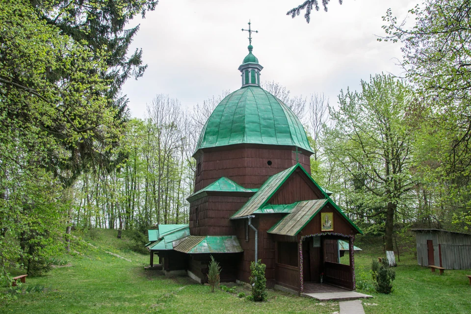 Реставрація дерев’яної церкви святого Онуфрія у Буську