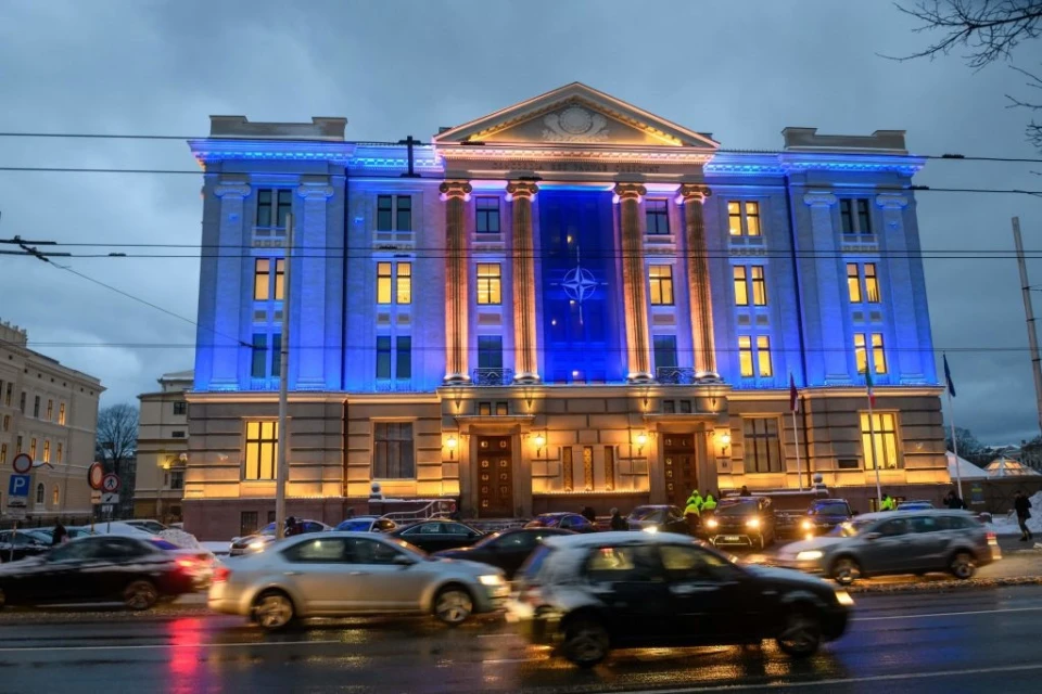 Будівля МЗС Латвії в Ризі, де 30 листопада - 1 грудня проходить зустріч міністрів зак. справ НАТО, а також - України та Грузії